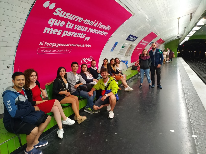 Paris Metrosu Otobüsle Avrupa Turu